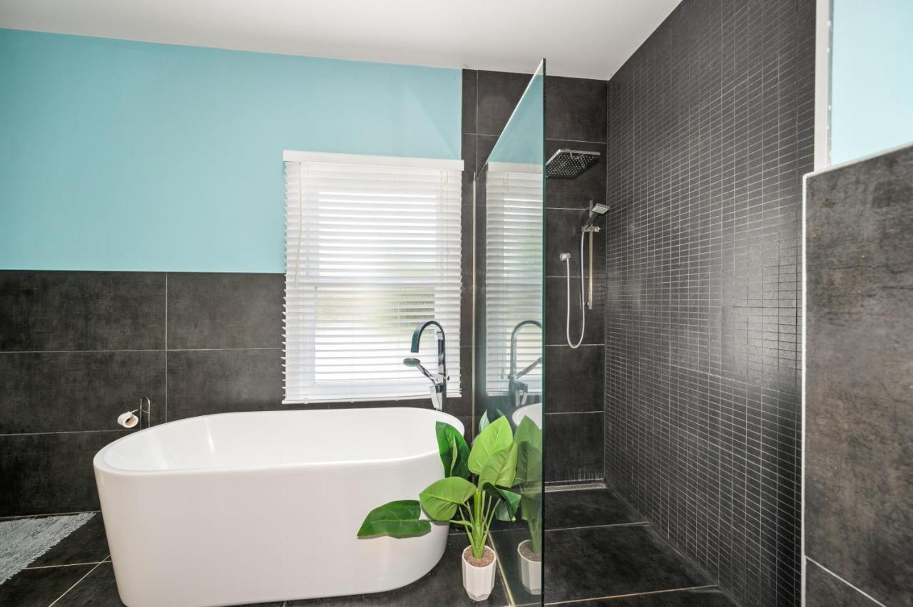 Springfield Rise Lodge - Rotorua Holiday Home Екстер'єр фото
