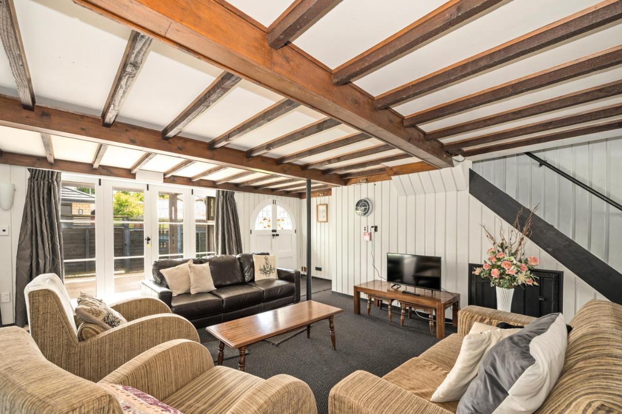 Springfield Rise Lodge - Rotorua Holiday Home Екстер'єр фото